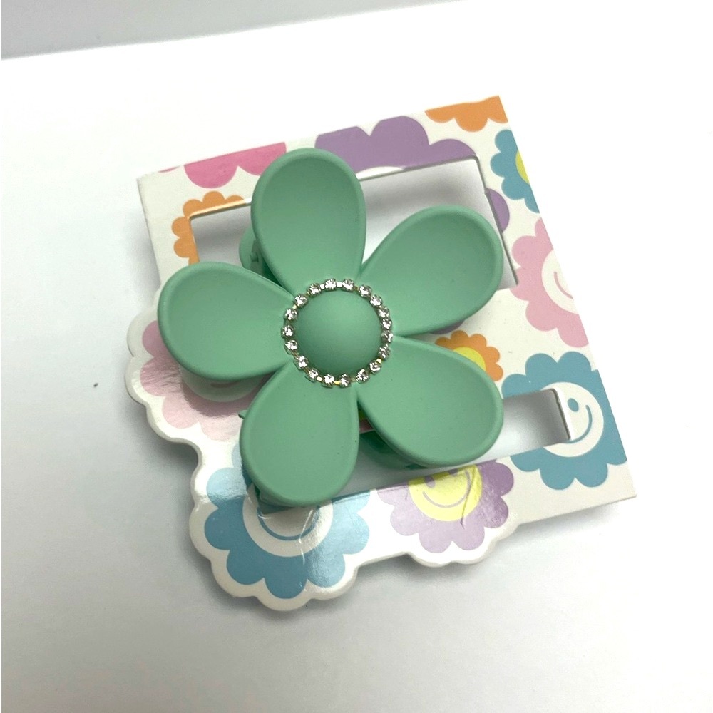 ♥️ FREE with any purchase 🙏🏽 NWT ⚜️💚⚜️ Flower hair claw clip